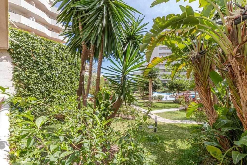 797 Holiday Rentals- Precioso Piso Con Vistas Al Jardin En Benalbeach Benalmádena Kültér fotó