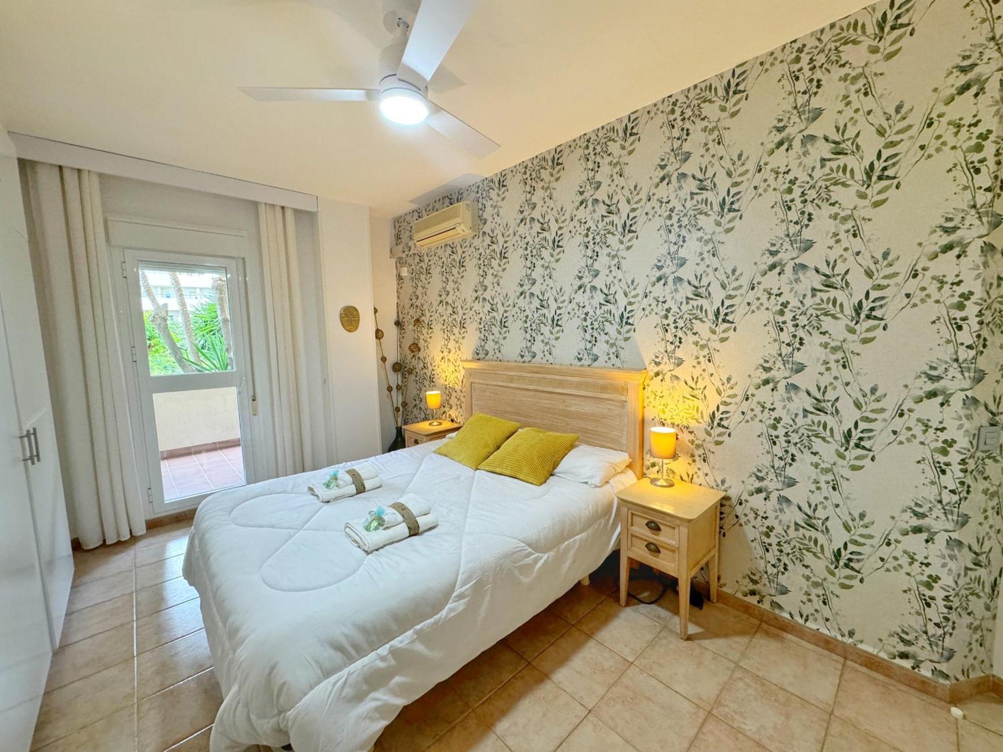 797 Holiday Rentals- Precioso Piso Con Vistas Al Jardin En Benalbeach Benalmádena Kültér fotó