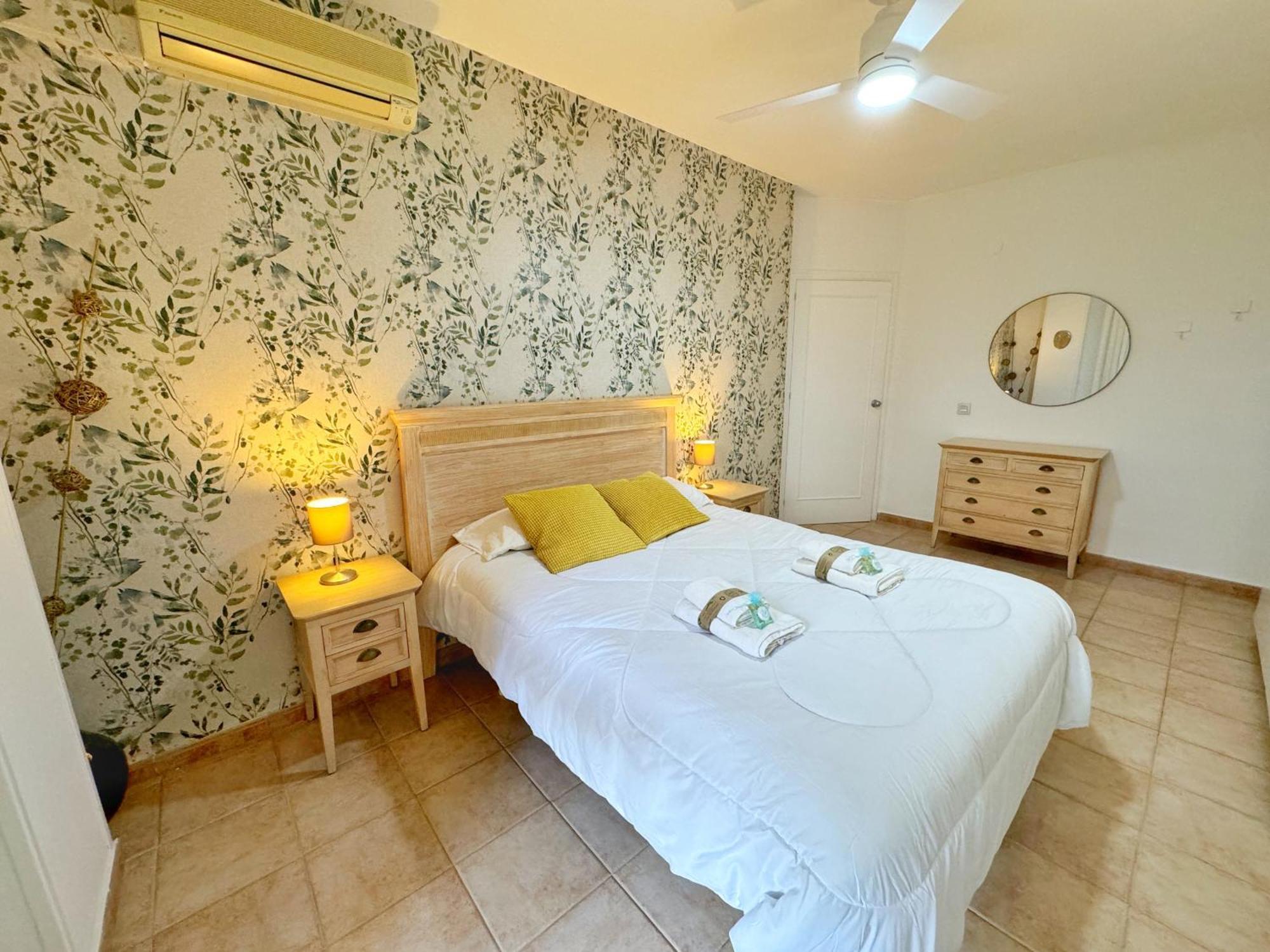 797 Holiday Rentals- Precioso Piso Con Vistas Al Jardin En Benalbeach Benalmádena Kültér fotó