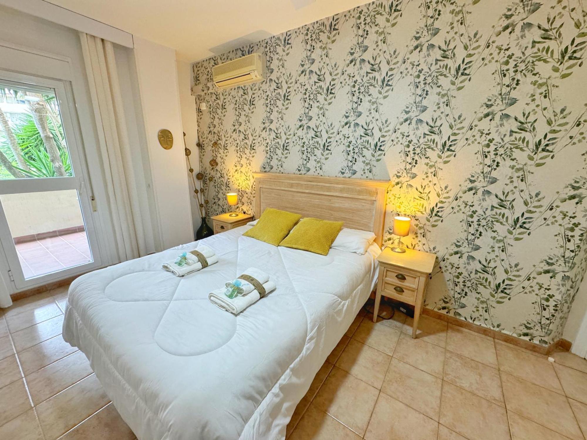 797 Holiday Rentals- Precioso Piso Con Vistas Al Jardin En Benalbeach Benalmádena Kültér fotó