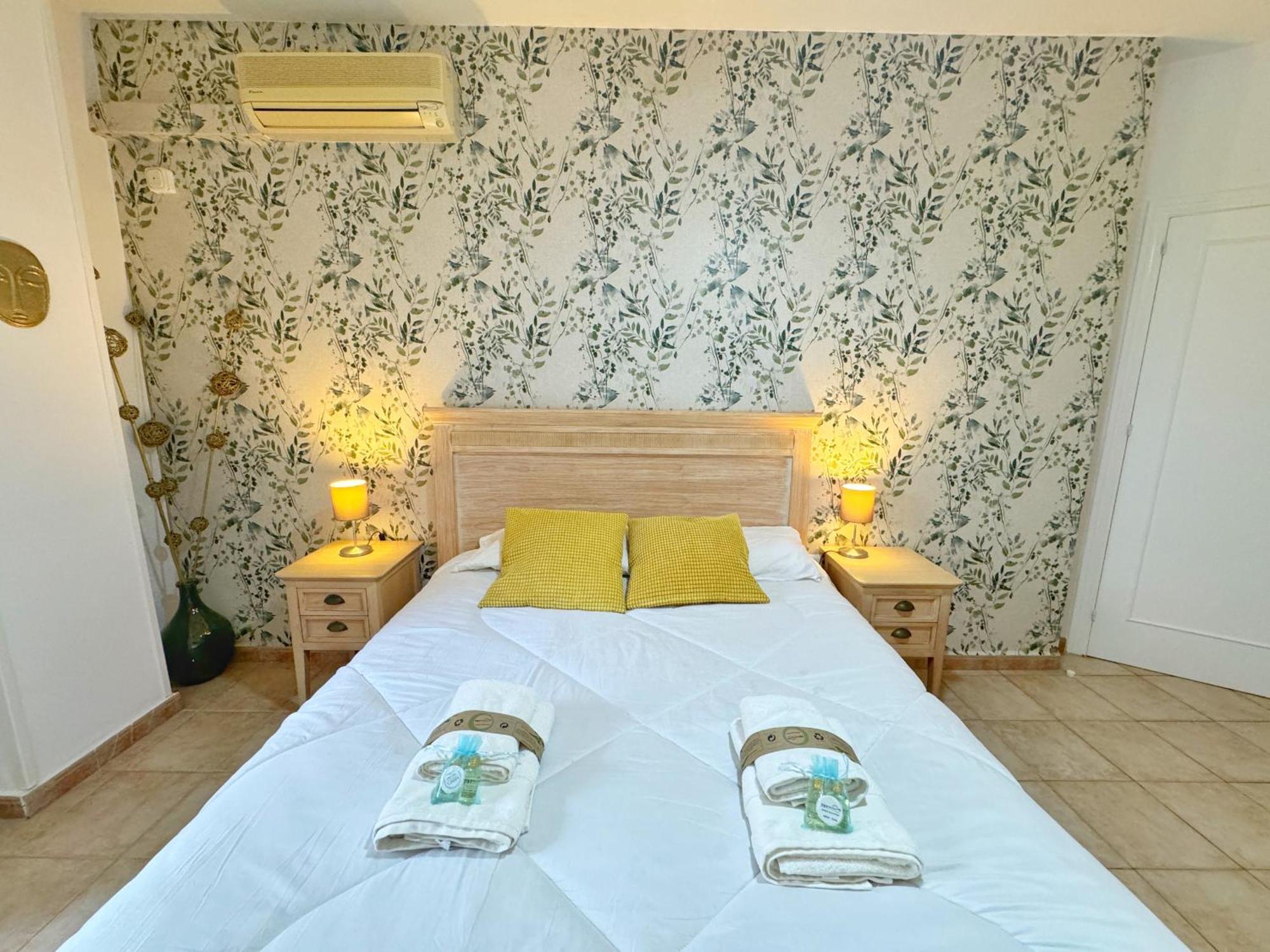 797 Holiday Rentals- Precioso Piso Con Vistas Al Jardin En Benalbeach Benalmádena Kültér fotó